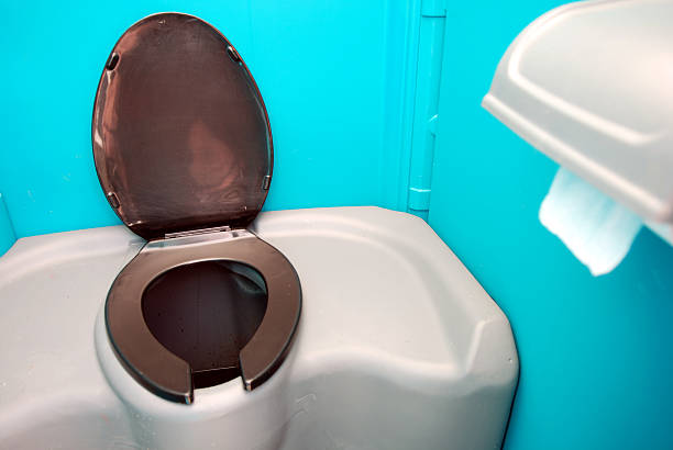 Porta potty delivery and setup in Jones Valley, CA